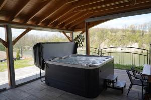 Balkón nebo terasa v ubytování Apartamenty pod Dębami - noclegi Beskid Niski