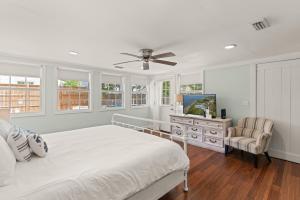Postel nebo postele na pokoji v ubytování Waterlily - 1047 Marigold Court + 19 fotografií