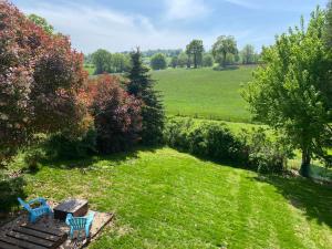 Vonkajšia záhrada v ubytovaní Gîte des Pommiers avec terrain de pétanque