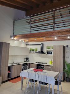 a kitchen with a table and chairs in a kitchen at Casa Lorena in Desenzano del Garda