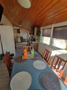 Η κουζίνα ή μικρή κουζίνα στο Violett Apartman Miskolctapolca