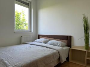 Кровать или кровати в номере ÁRNYAS LIGET APARTMAN - Free parking