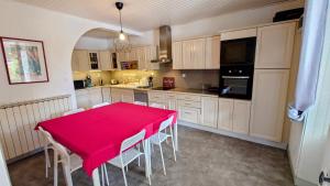 Dapur atau dapur kecil di Maison de Village Atypique 8-10 pers