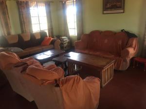 Гостиная зона в Ngosuani Lion Homestay-Masai Mara National Reserse
