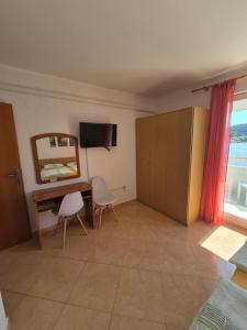 TV a/nebo společenská místnost v ubytování Apartmani Mira