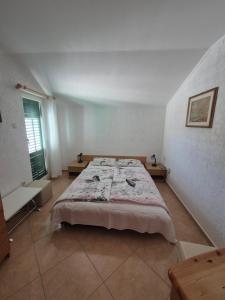 Postel nebo postele na pokoji v ubytování Apartmani Mira