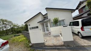 a white van parked in front of a house at SIBARIAN White House in Kaga