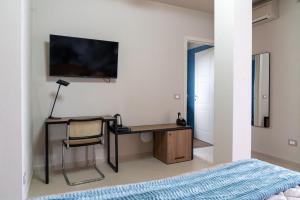 TV a/nebo společenská místnost v ubytování Hotel Baia di Talamone