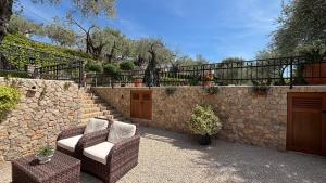 Κήπος έξω από το OLIVE QUEEN Rustic Estate