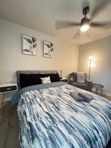 a bedroom with a large bed with a ceiling fan at 4 STATE FAIR l DT Dallas l FIFA READY l Staycation 1Bd1Ba in Dallas