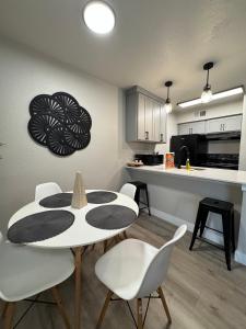Imagen de la galería de 4 STATE FAIR l DT Dallas l FIFA READY l Staycation 1Bd1Ba, en Dallas