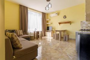 a living room with a couch and a table at Come here in Kuchkisabano