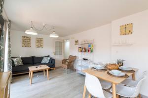 Χώρος καθιστικού στο APARTAMENTOS TURISTICOS CASA SARITA - APARTAMENTOS A150 m DE LA PLAYA CANELIÑAS +29 φωτογραφίες