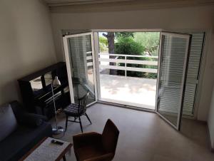 Televiisor ja/või meelelahutuskeskus majutusasutuses Beautiful Holiday House +21 fotot