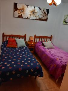 Postel nebo postele na pokoji v ubytování Apartamento Santa Pola, en Playa del Tamarit con piscina. + 37 fotografií