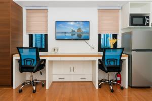 a home office with a desk and two chairs at Metro mood haven Makati relax recharge repeat 1765 in Manila