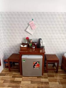 Příslušenství pro přípravu čaje a kávy v ubytování Sơn Tùng Motel