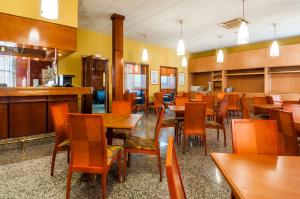 Restaurace v ubytování Hotel Villa De Pinto