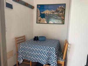 a table with a black and white table cloth on it at Casa San Pasquale, windsurf e natura, panorama mozzafiato in San Pasquale +19 photos