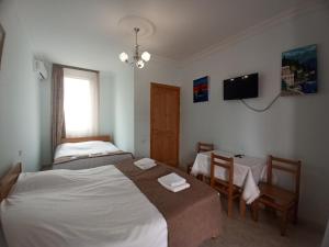 Letto o letti in una camera di Гостевой дом при кафе оазис