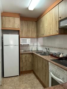 Kuchnia lub aneks kuchenny w obiekcie Apto Calpe con piscina. No uses coche vacaciones.