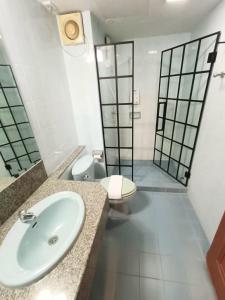 ห้องน้ำของ โรงแรมเซ็นทริคเพลส +44 ภาพ