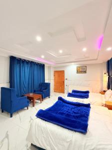 Katil atau katil-katil dalam bilik di Crest View Hotel