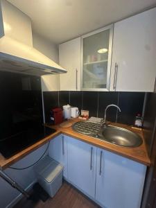 a kitchen with a sink and a keyboard on a counter at Charmant duplex in Clermont-Ferrand