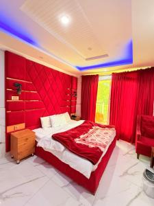 Katil atau katil-katil dalam bilik di Crest View Hotel
