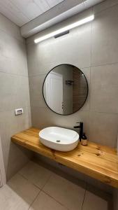 Un baño de צימר המשאלות בגלבוע