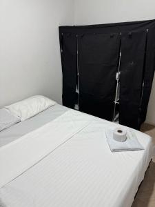 Llit o llits en una habitació de Apartaestudio, fresco y cómodo