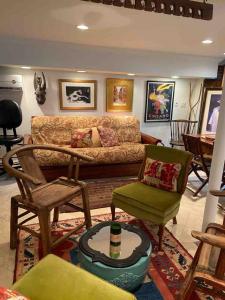 Posezení v ubytování La Petite Fleur-Charming Park Circle Private Studio