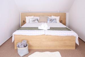 Posteľ alebo postele v izbe v ubytovaní Apartmány Malá Morávka