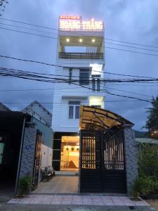 a building with a gate in front of it at Nhà Khách Hoàng Thắng in Bồng Sơn