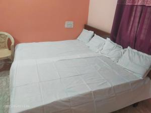 Letto o letti in una camera di Saurabh Guest House, Akkalkot