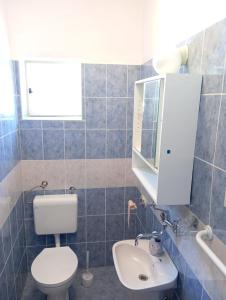 Koupelna v ubytování SunsetGardenBeach + 17 fotografií