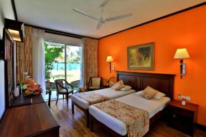 Postel nebo postele na pokoji v ubytování Hibiscus Beach Hotel & Villas