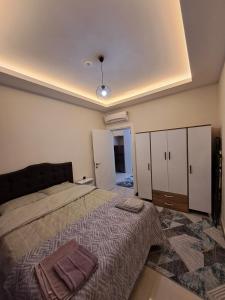 a bedroom with a bed with two towels on it at Neridabeachhomes 20 in Alanya +22 photos