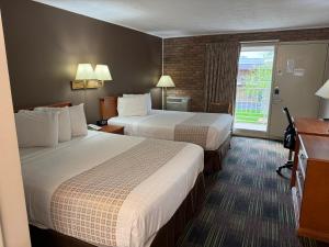 a hotel room with two beds and a window at South Shore Inn in Sandusky +13 photos