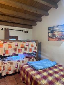 Postel nebo postele na pokoji v ubytování Casas Rurales el Cerrete de Haro