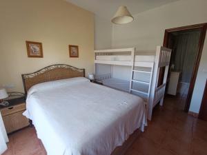 En eller flere senge i et værelse på Apartamento Islantilla Golf + 5 billeder