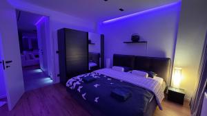 Moderní Hi-Tech apartmán v centru Pardubic - Wi-Fi, Netflix, projektor客房内的一张或多张床位