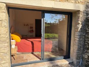 Gallery image of Maison de charme avec jacuzzi, vue sur Gordes à 5mn du centre du village in Gordes