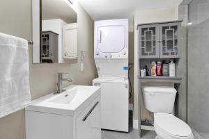 Gallery image of Cozy Ancaster Hamilton Apartment in Hamilton