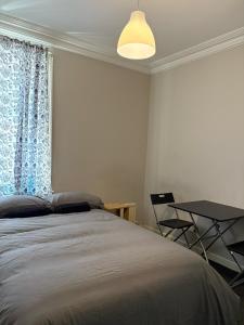 Postel nebo postele na pokoji v ubytování Superb Double Room near Croke Park - 6