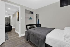 Gallery image of Cozy Ancaster Hamilton Apartment in Hamilton +2 photos