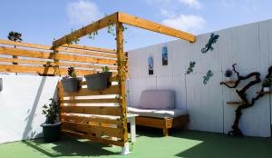 a pergola on the side of a building with a bed at Apartamento Liz in Tías