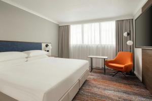 Postel nebo postele na pokoji v ubytování Glasgow Marriott Hotel
