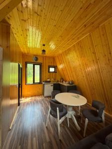 a room with a table and chairs and a kitchen at Lerik kirayə ev in Lerik +9 photos