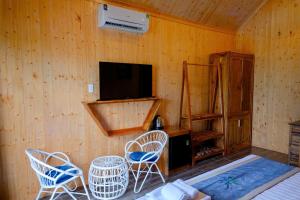 TV a/nebo společenská místnost v ubytování Bungalow Ven Sông
